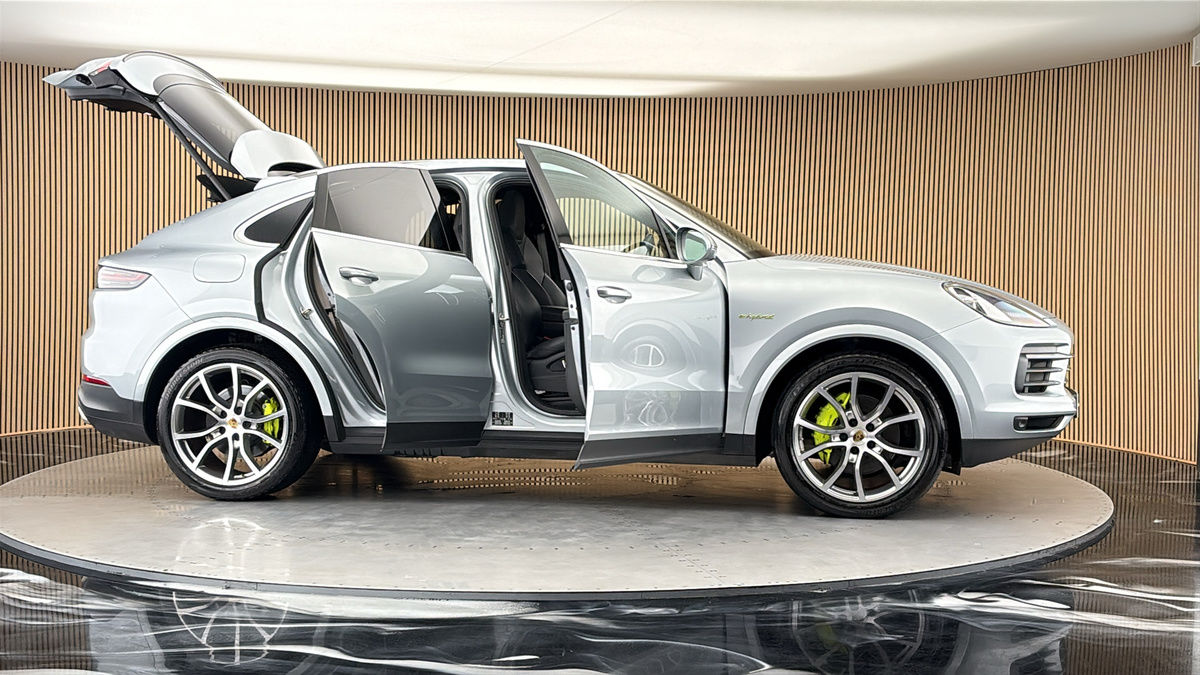 More views of Porsche Cayenne
