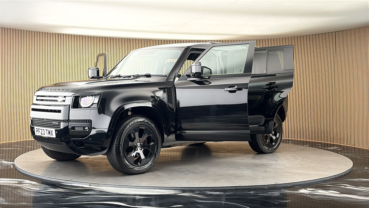 Land Rover Defender 110 Image 22
