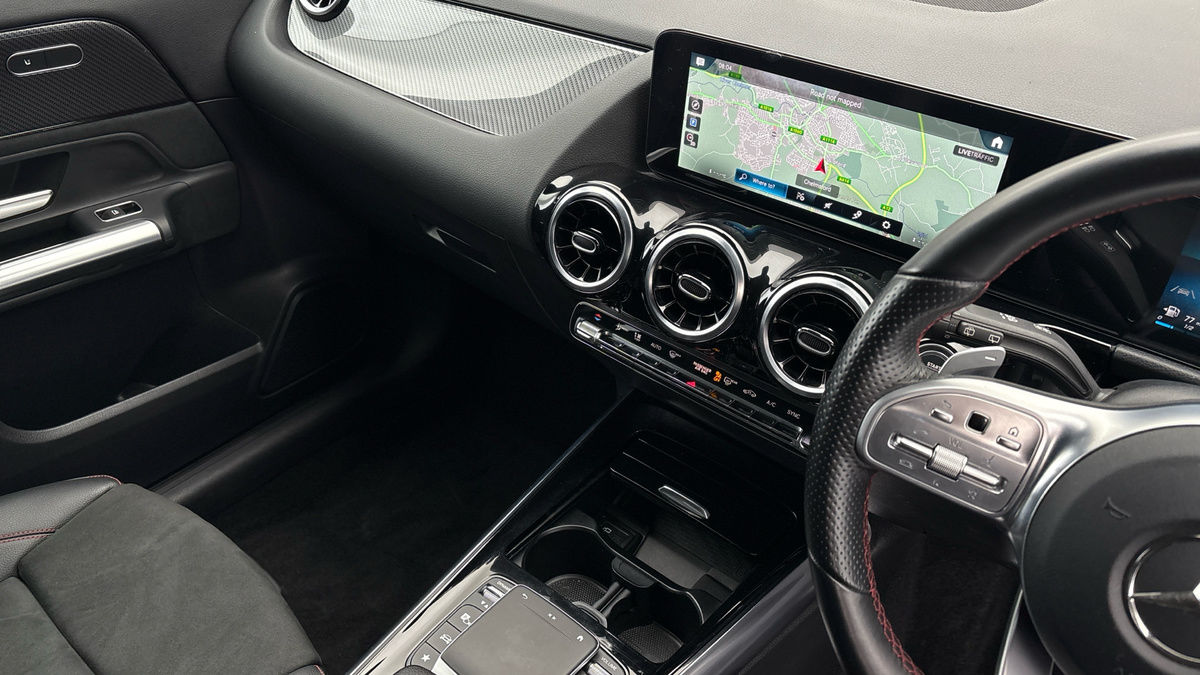 Mercedes-Benz GLA Image 18