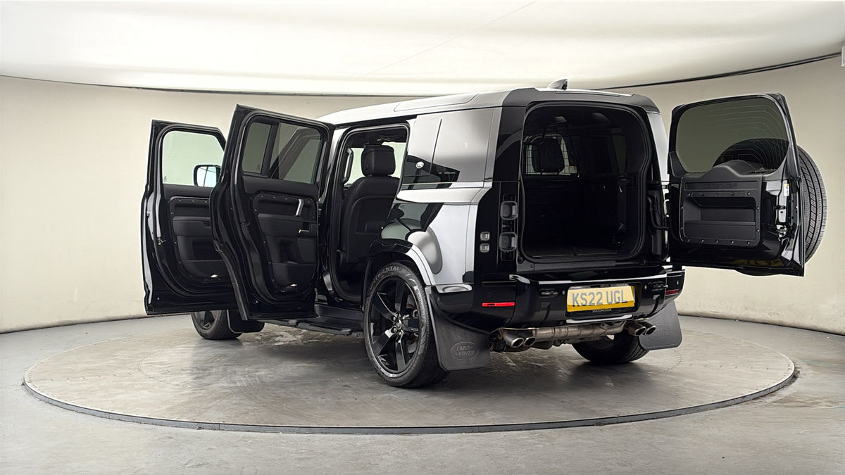 Land Rover Defender 110 Image 23