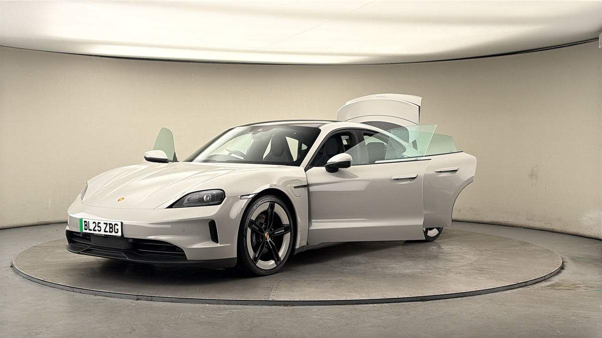 Porsche Taycan Image 22