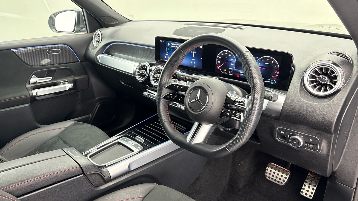 Mercedes-Benz GLB Image 5