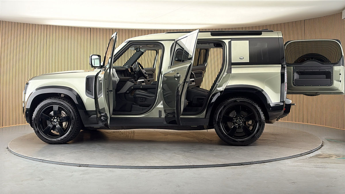 More views of Land Rover Defender 110