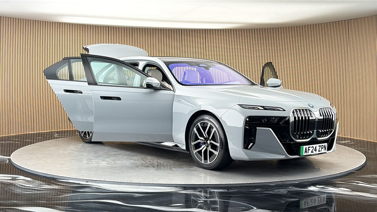 More views of BMW i7