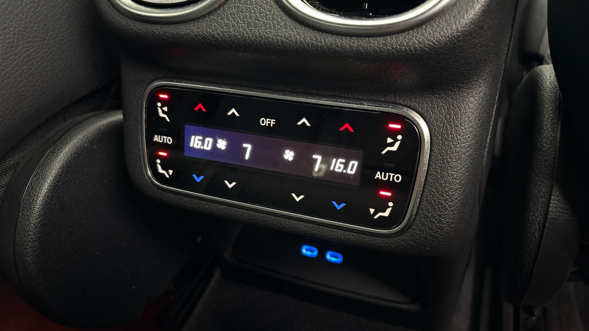 Mercedes-Benz GLC Image 30