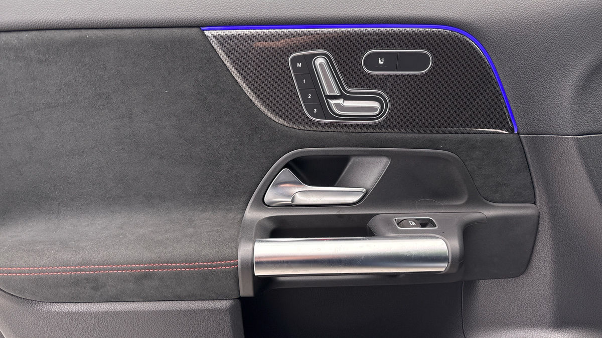 Mercedes-Benz GLA Image 19