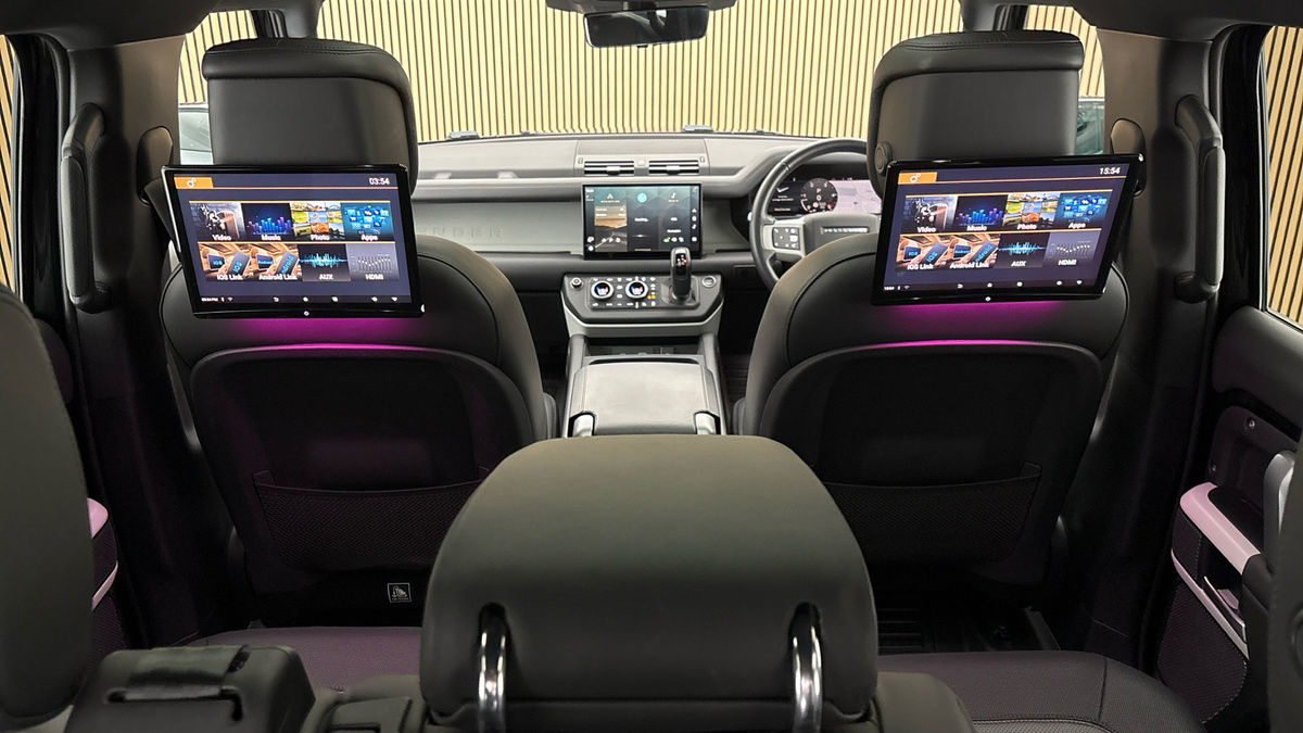 Land Rover Defender 110 Image 34