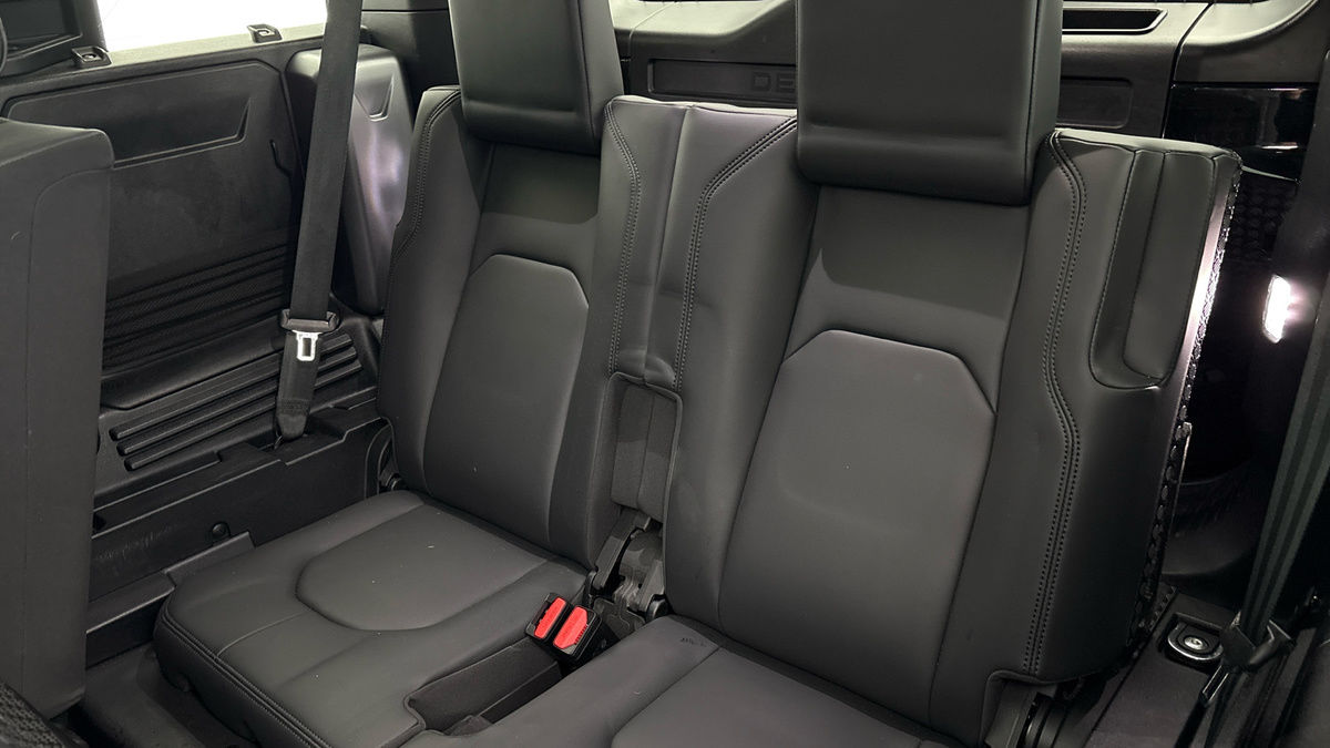 Land Rover Defender 110 Urban Image 32