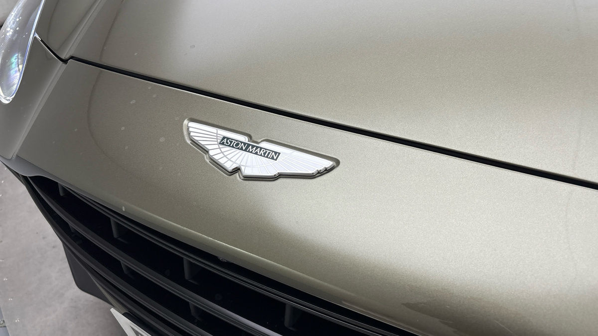 Aston Martin DBX Image 24