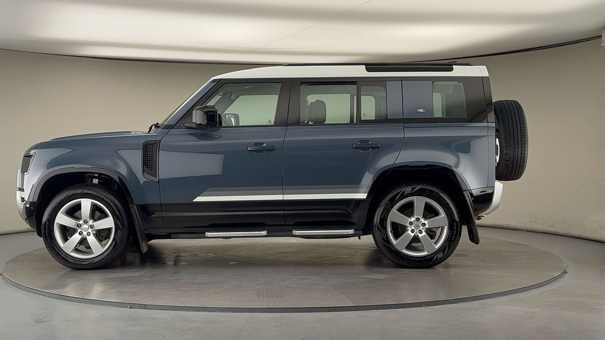 Land Rover Defender 110 Image 15