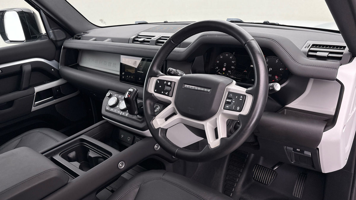 Land Rover Defender 110 Image 5