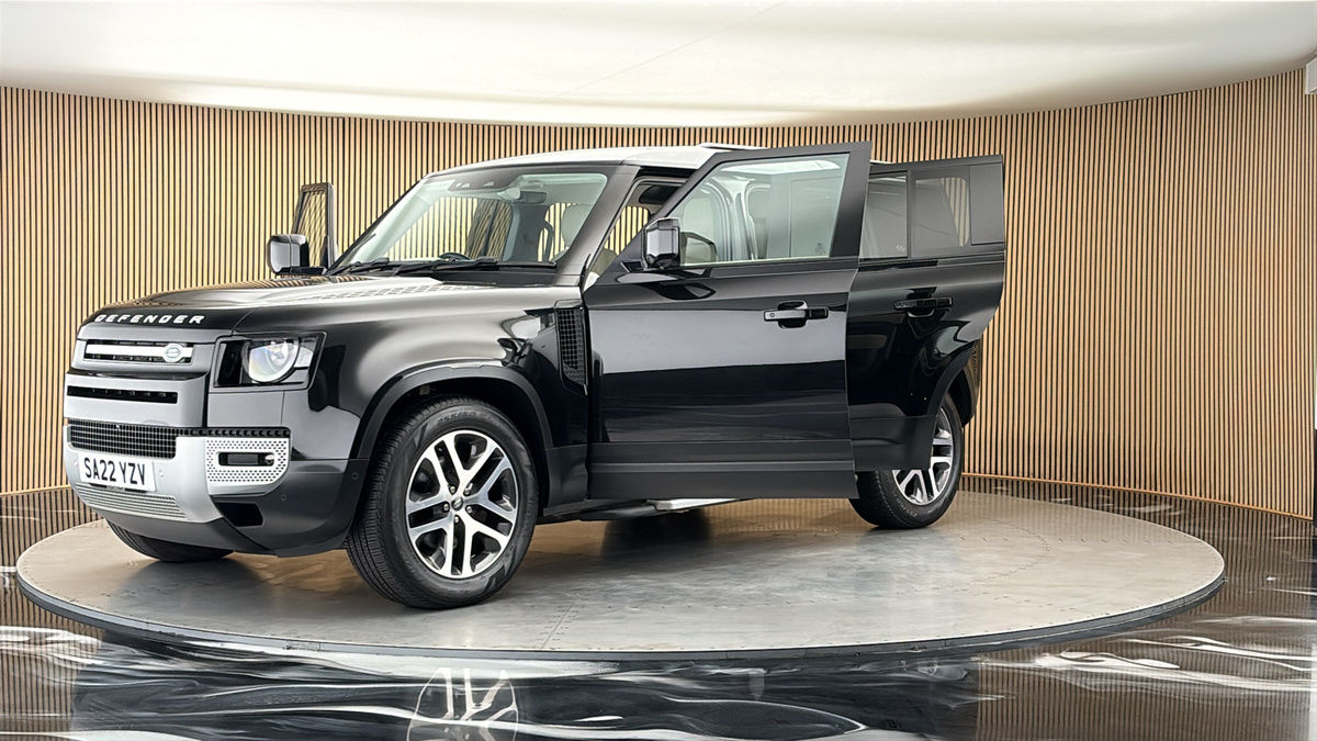 Land Rover Defender 110 Image 22