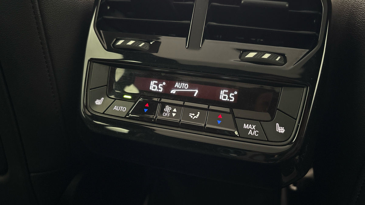 BMW iX Image 28