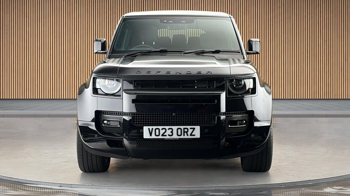 Land Rover Defender 110 Image 3