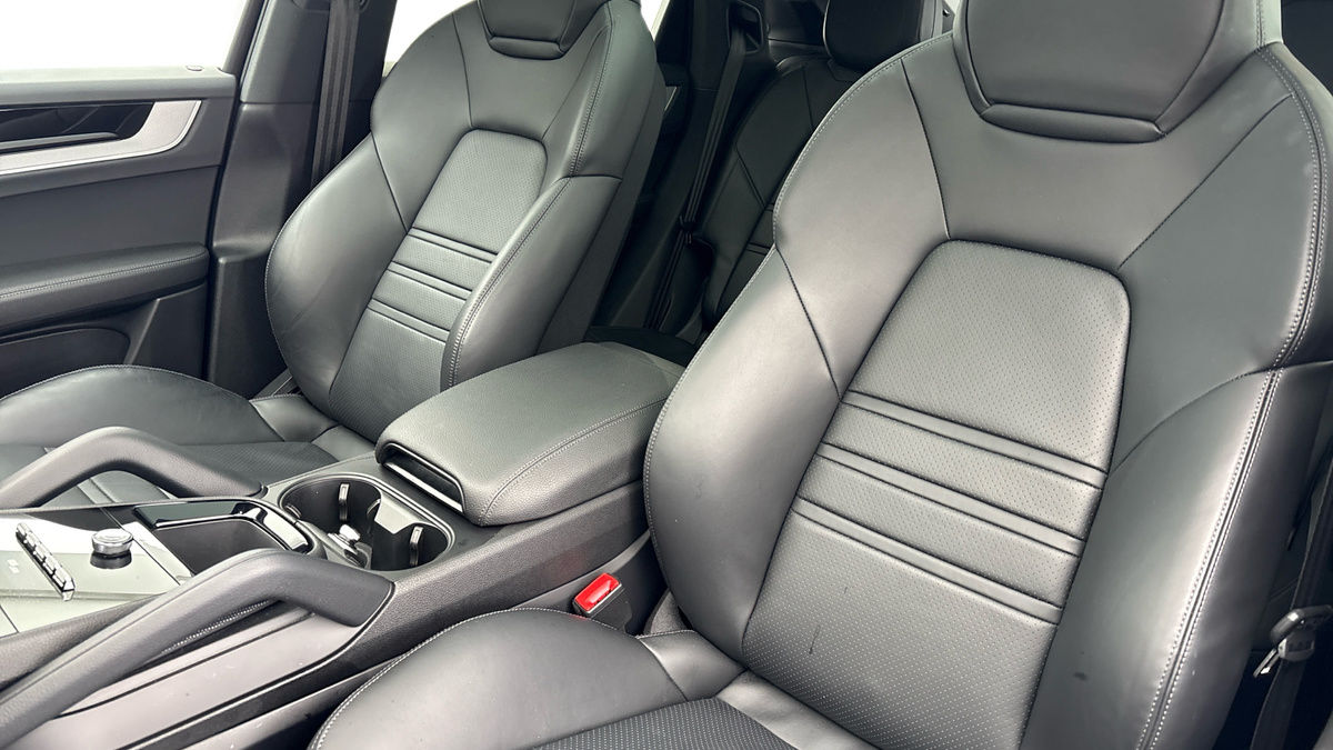 Porsche Cayenne Image 7