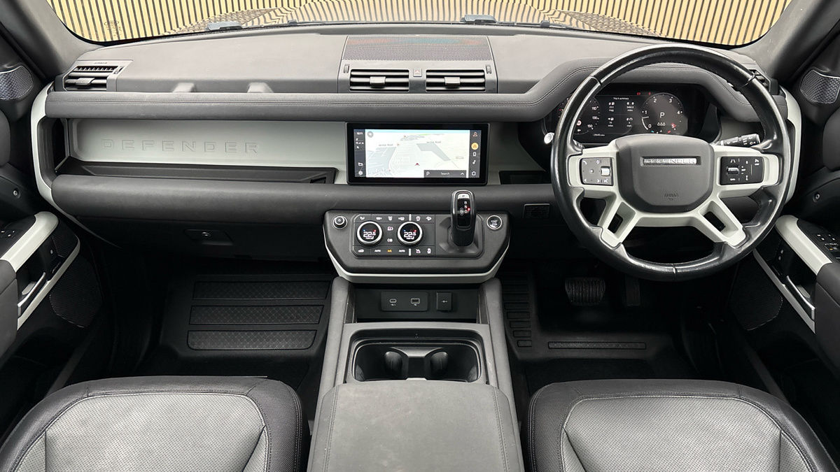 Land Rover Defender 110 Image 12