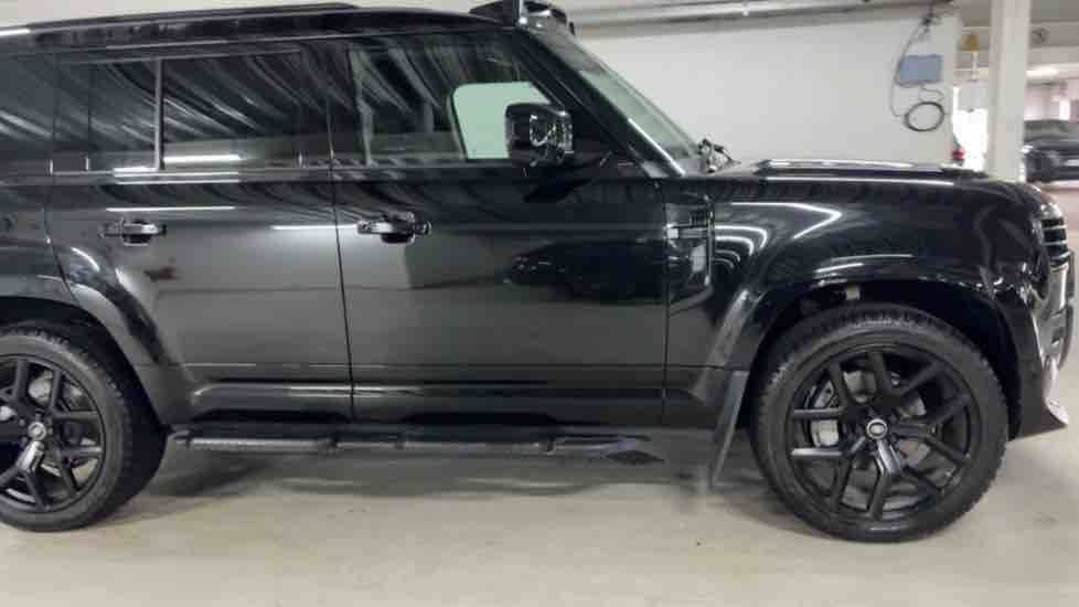 More views of Land Rover Defender 110