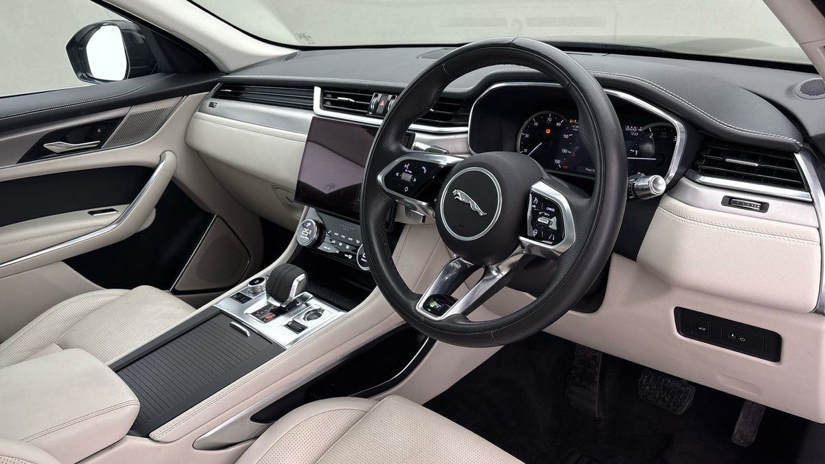 Jaguar F-PACE Image 5