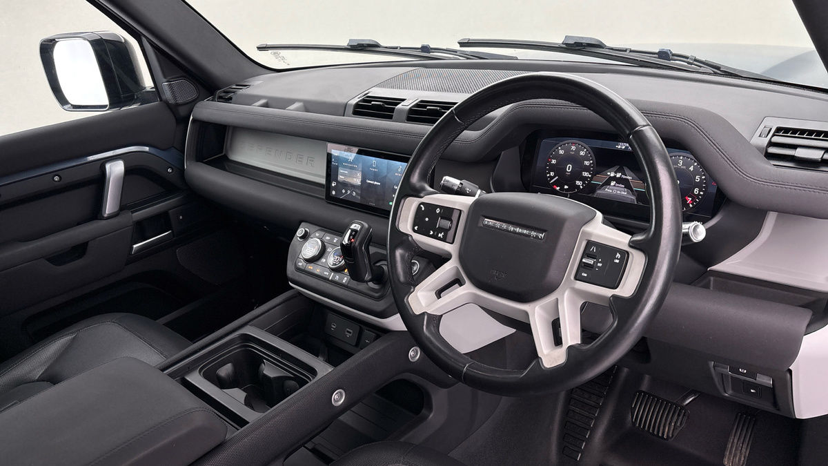 Land Rover Defender 110 Image 5