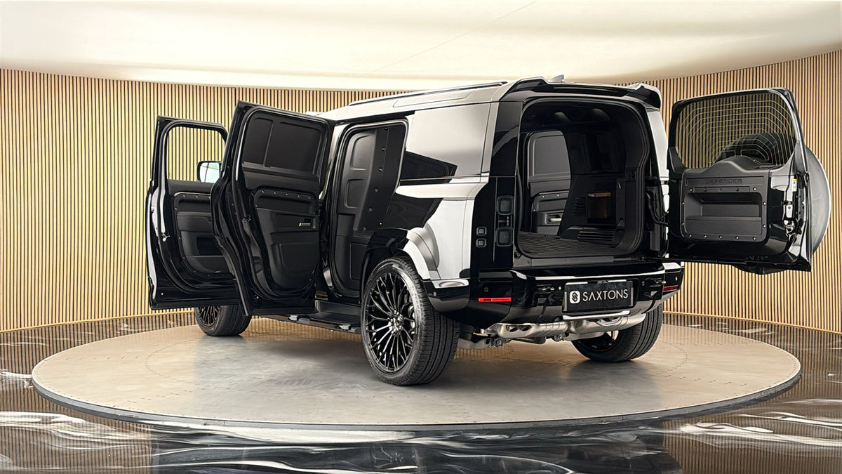 Land Rover Defender 110 Image 23
