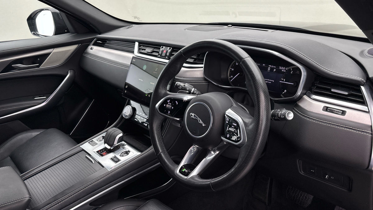 Jaguar F-PACE Image 5