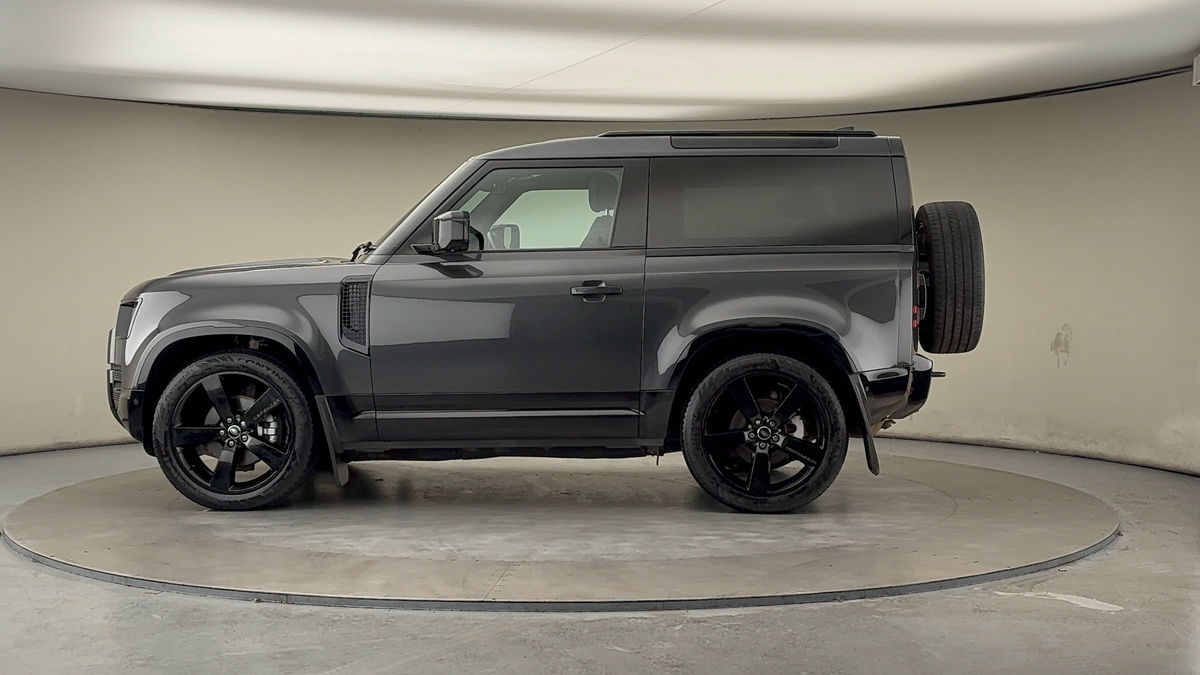 Land Rover Defender 90 Image 21