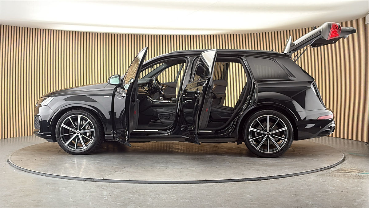 More views of Audi Q7