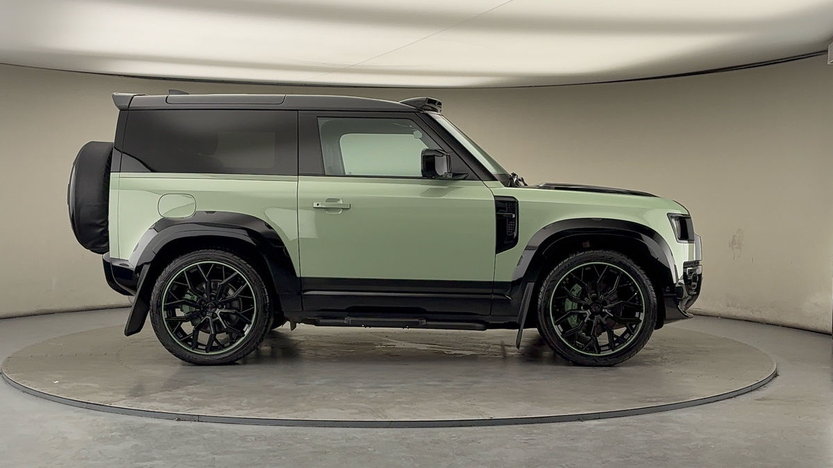 Land Rover Defender 90 Urban Image 16