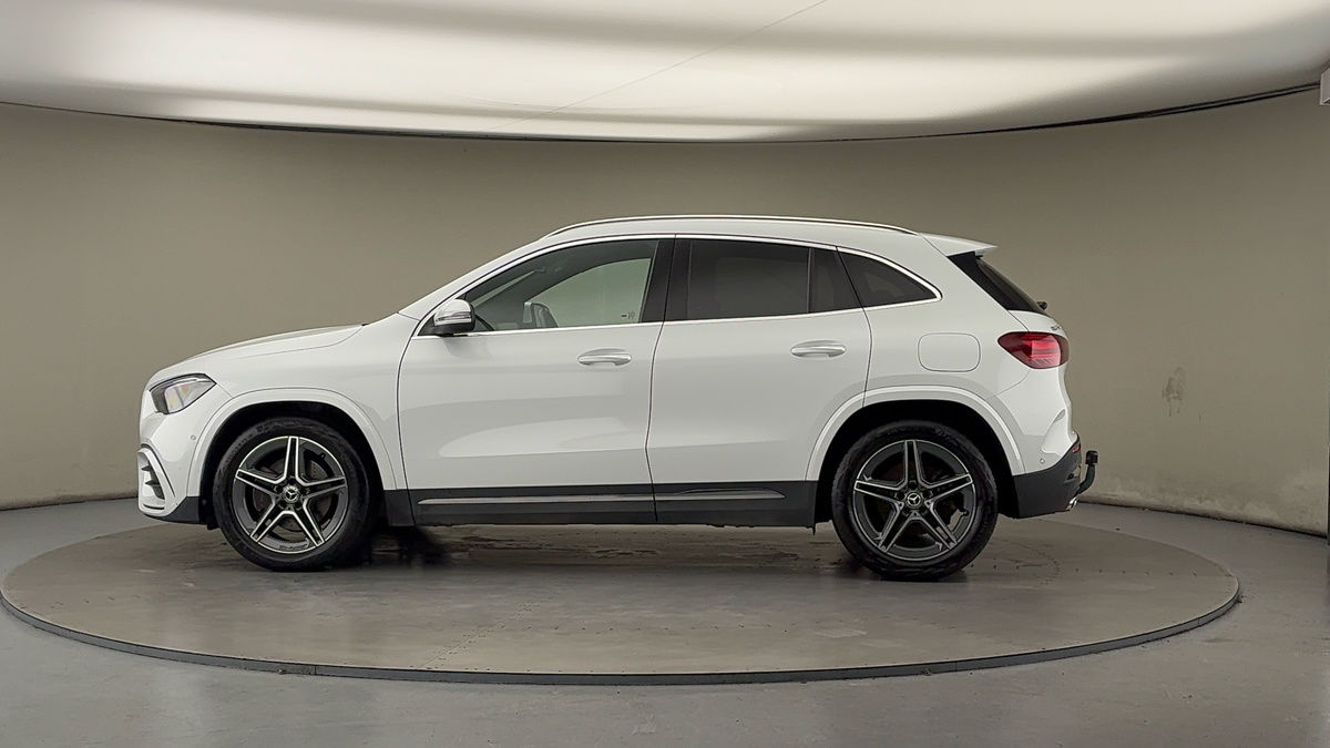 More views of Mercedes-Benz GLA