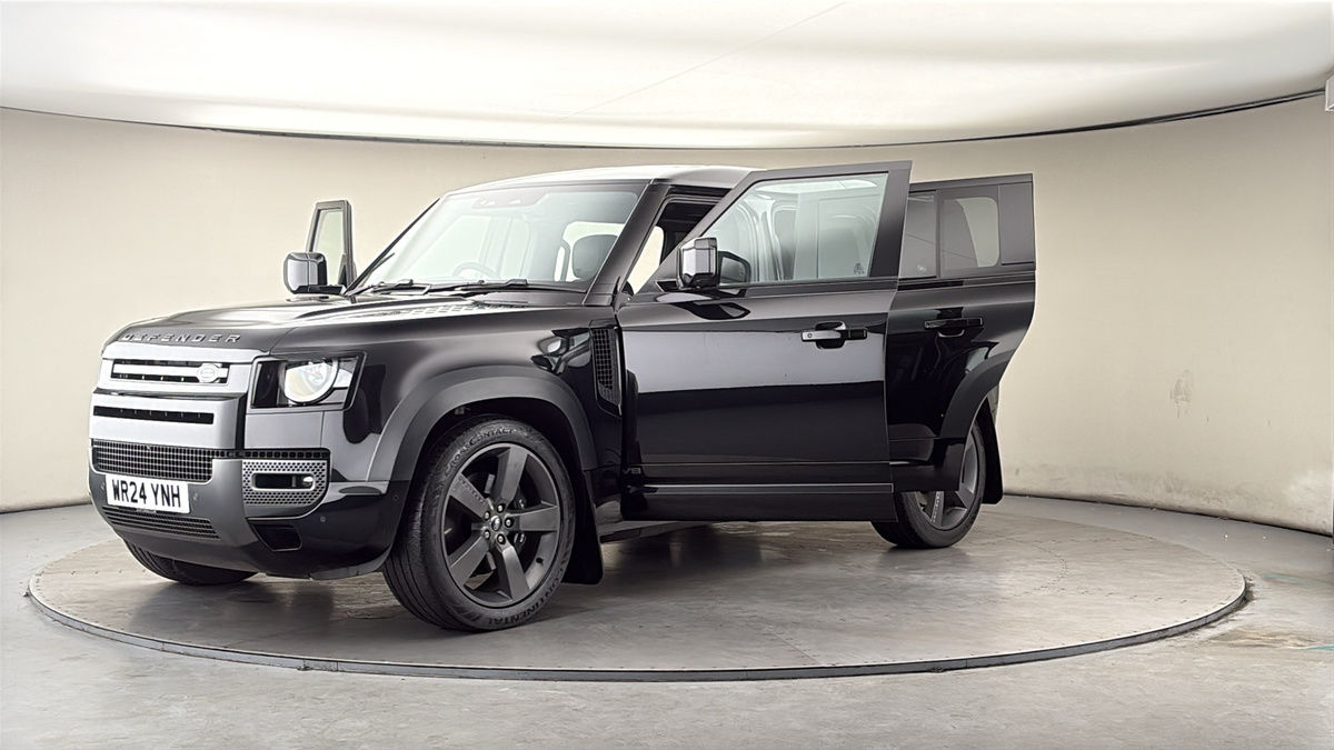 Land Rover Defender 110 Image 22