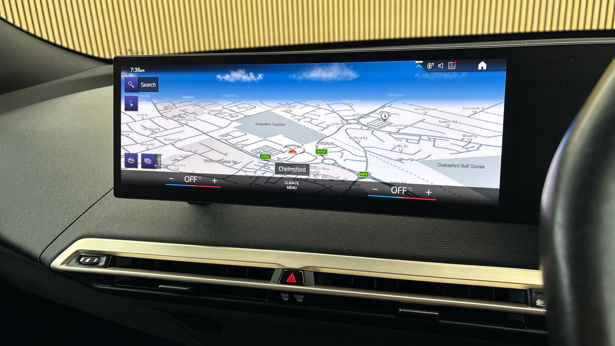 BMW iX Image 17