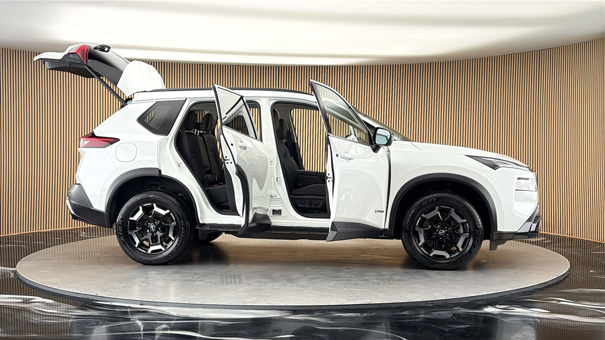 More views of Nissan X-Trail