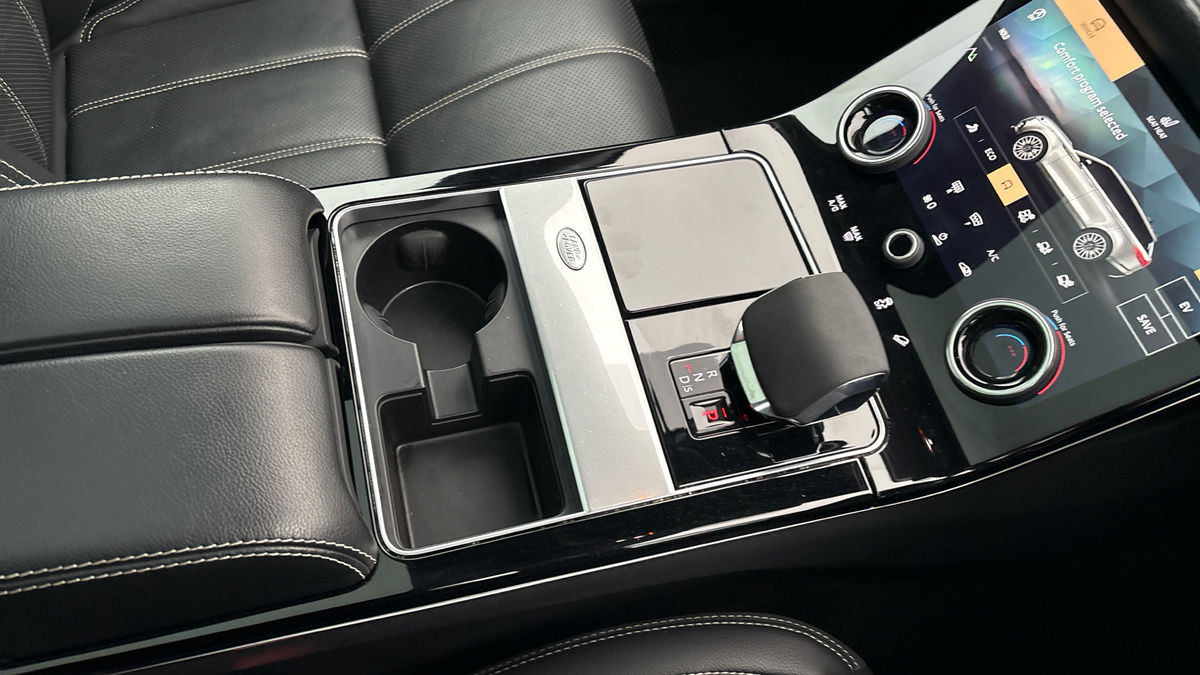 Land Rover Range Rover Velar Image 18