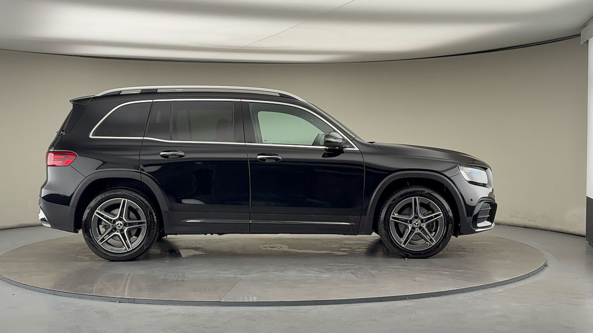 Mercedes-Benz GLB Image 16