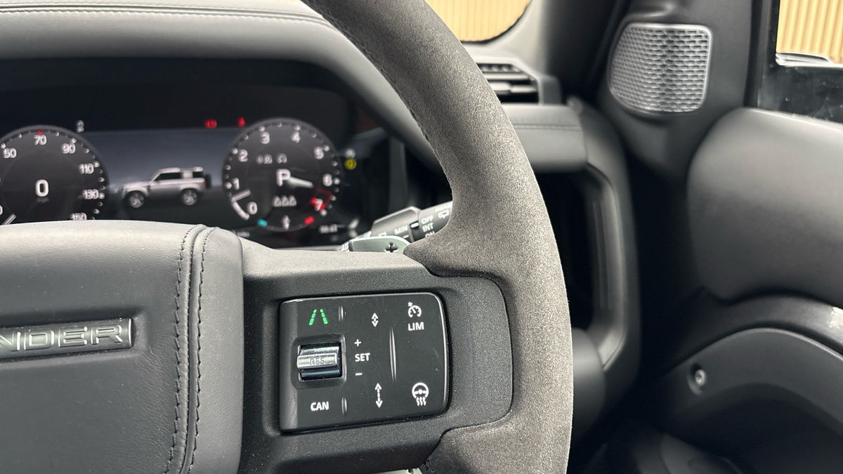 Land Rover Defender 90 Image 14
