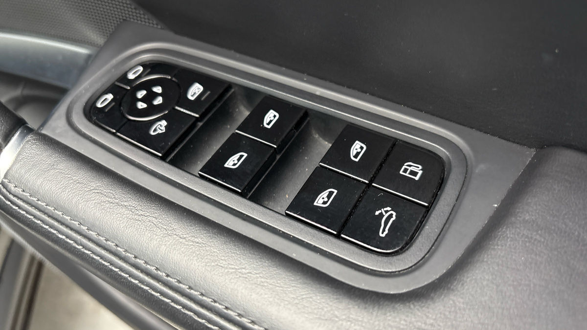 Porsche Cayenne Image 30