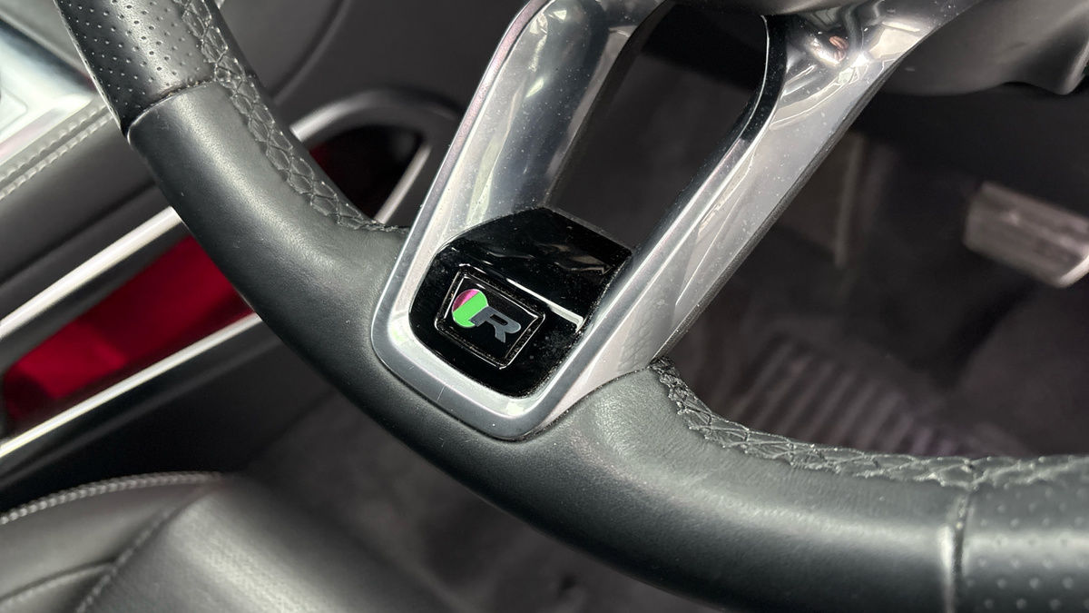 Jaguar F-PACE Image 6