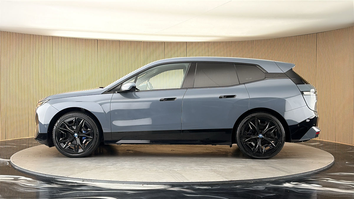 BMW iX Image 15