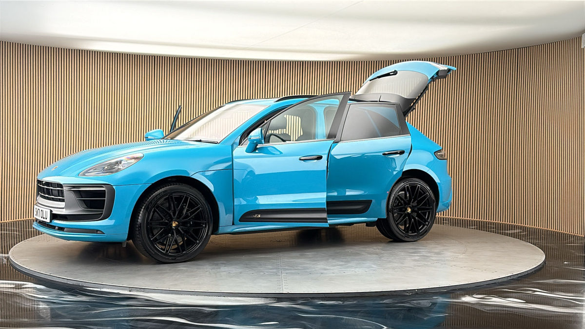 More views of Porsche Macan