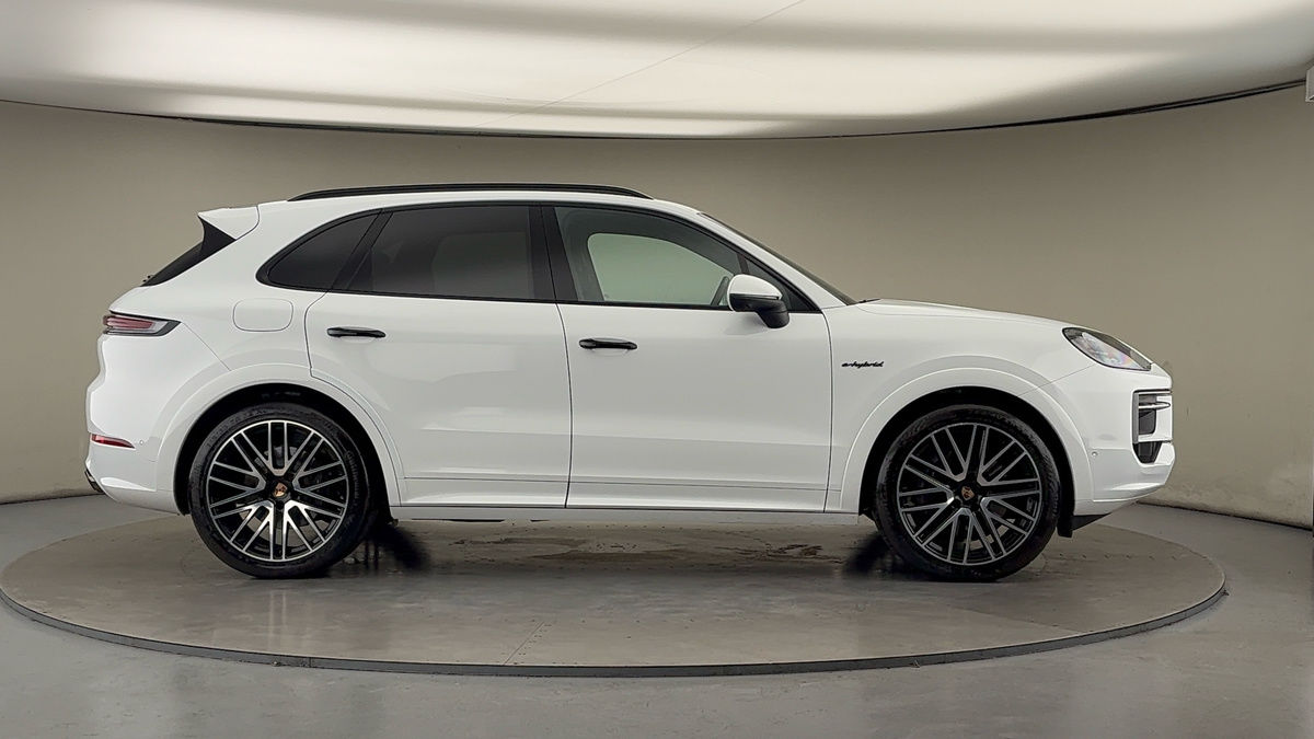 Porsche Cayenne Image 16