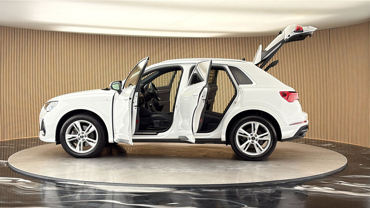 More views of Audi Q3