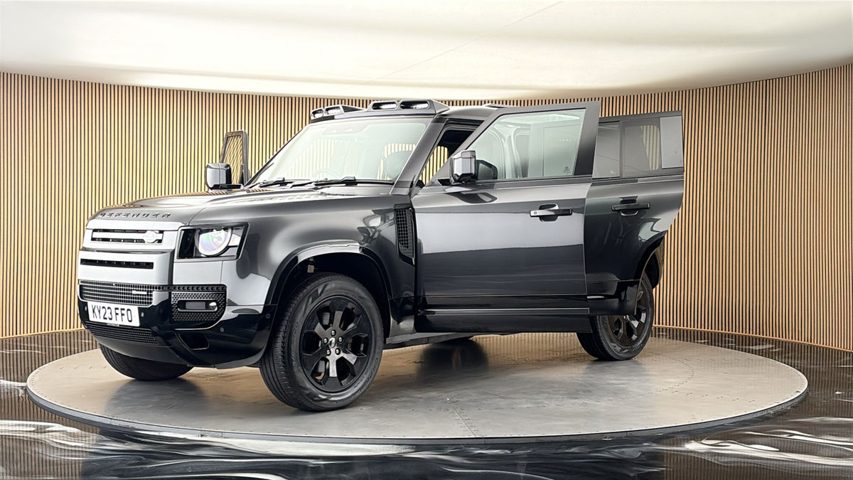 Land Rover Defender 110 Image 22