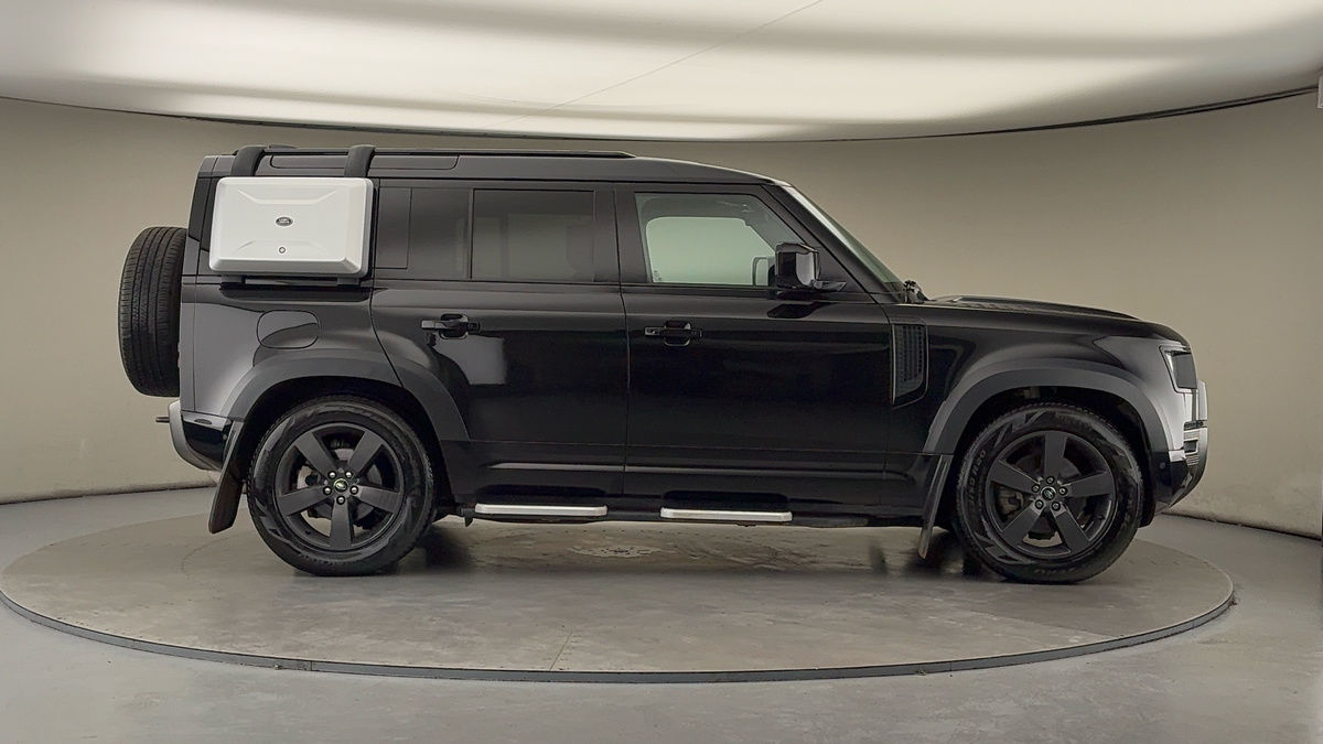 Land Rover Defender 110 Image 16