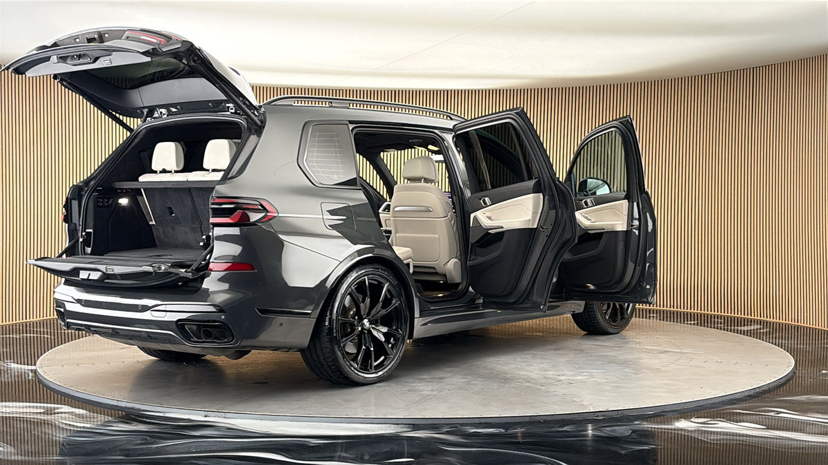 More views of BMW X7