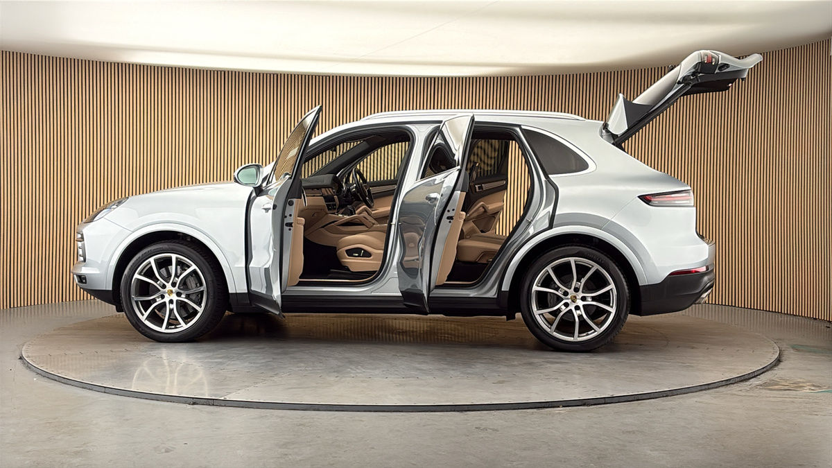 More views of Porsche Cayenne