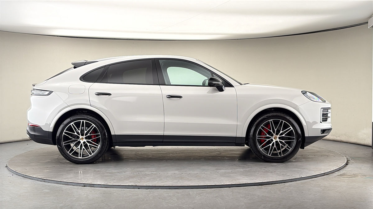 Porsche Cayenne Image 16