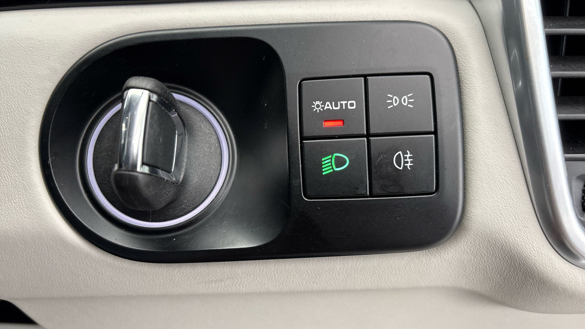 Porsche Cayenne Image 28
