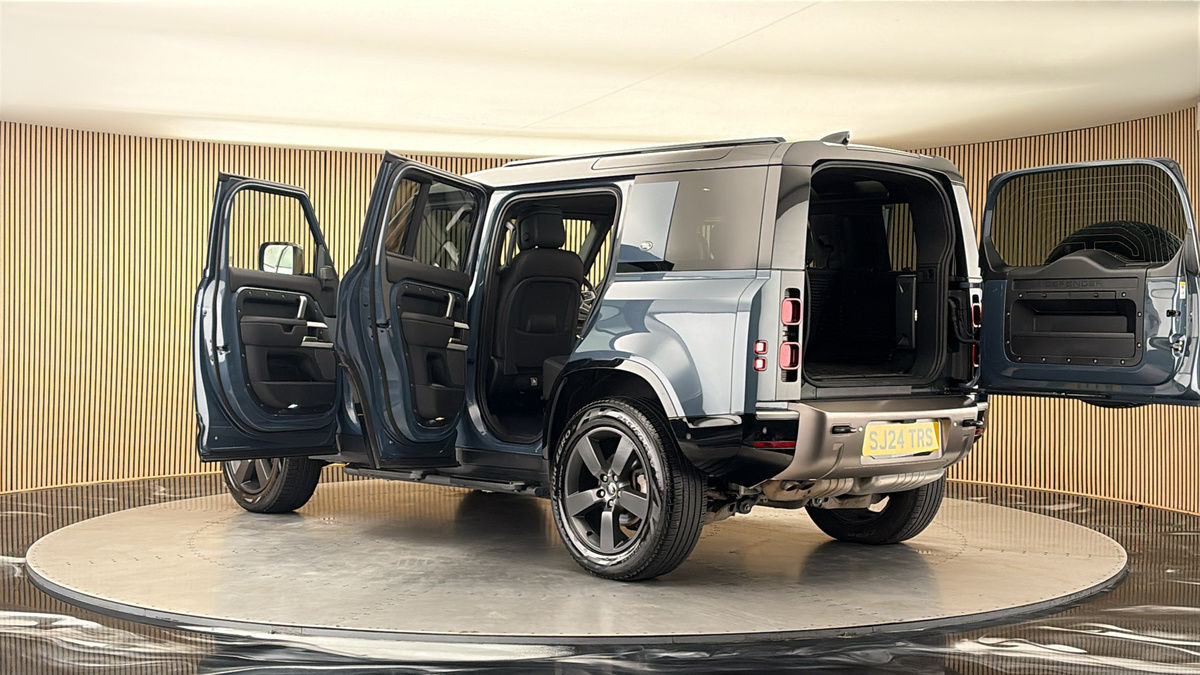 More views of Land Rover Defender 110