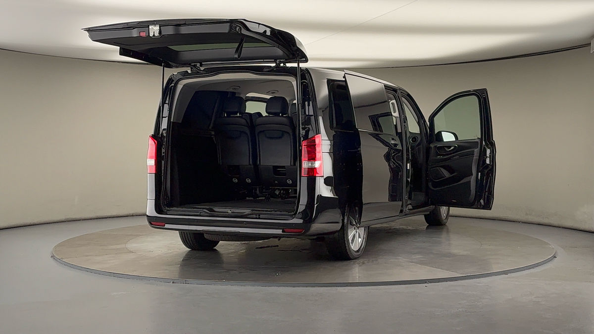 More views of Mercedes-Benz Vito