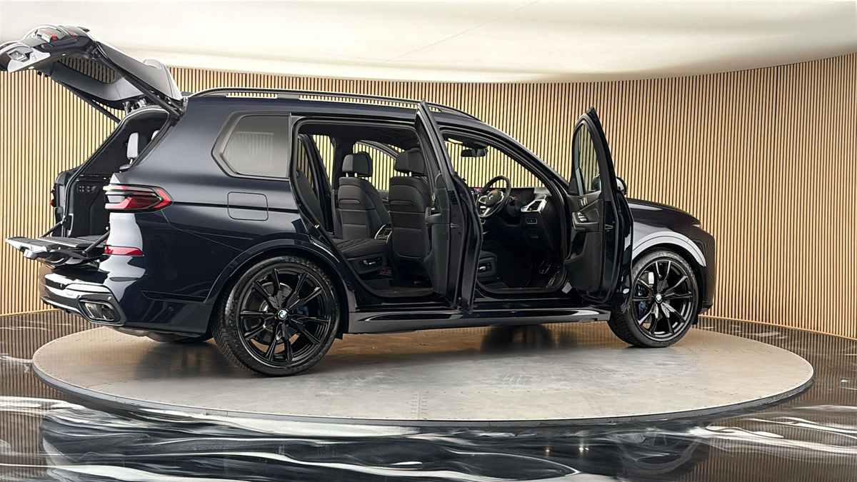 More views of BMW X7